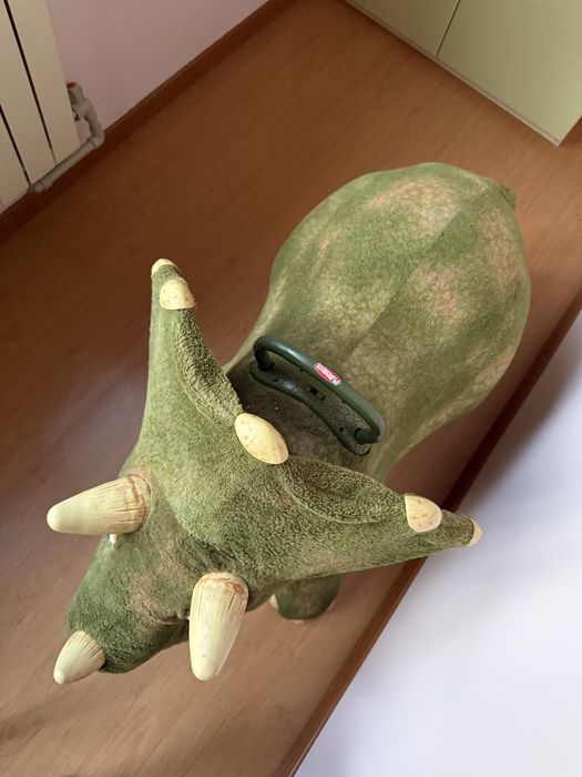 Робот динозавр трицератопс