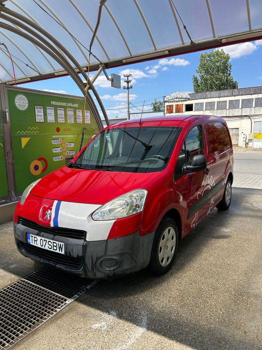 Peugeot Partner 1.6 diesel,an 2014,cel mai bun preț,merită văzută.