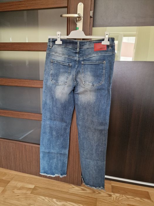 Blugi drepti in stare foarte buna