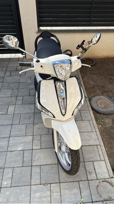 Inchiriere Scutere noi  Yamaha/Piaggio/Aprillia 125cmc de inchiriat