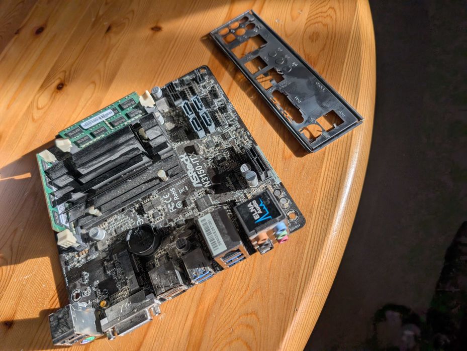 Placa de baza ASRock N315-ITX, CPU Intel N3150, 16GB DDR3 SODIM RAM