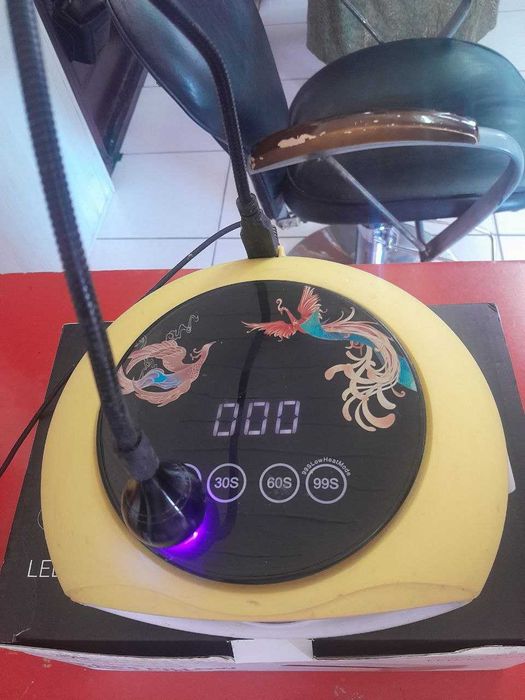 Маникюрный лампа