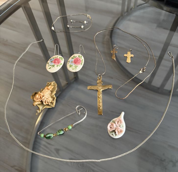 Красиви бижута; африкански амулет, ръкавели и игла