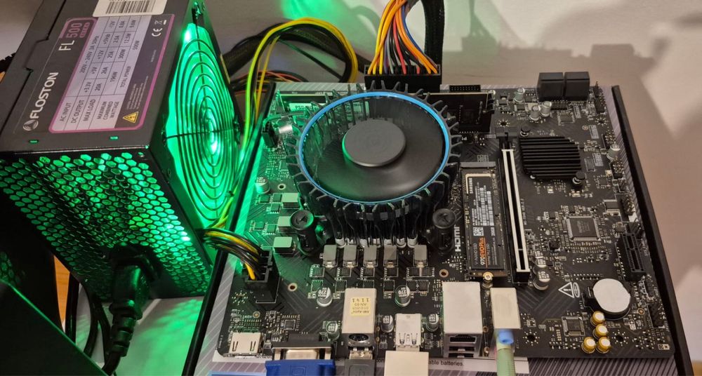 Kit Gaming i3-12100, placa de baza, RAM si 250 GB SSD nVME