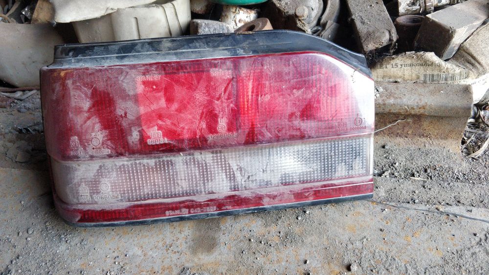 Продам Фонарь Мазда 323