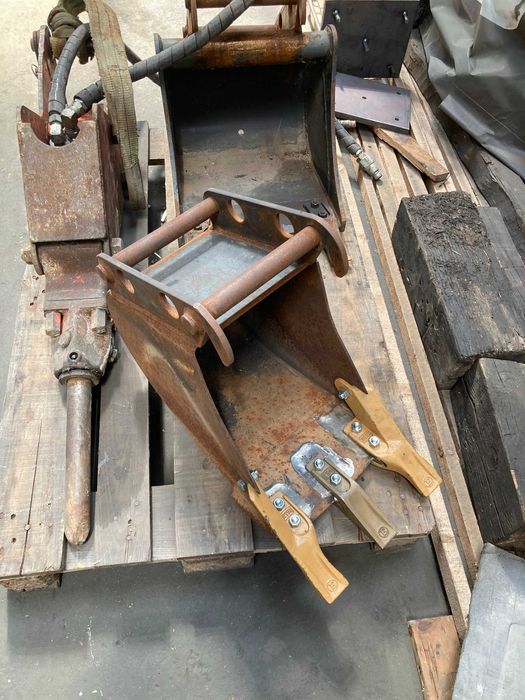 Заваръчни услуги и метални конструкции.