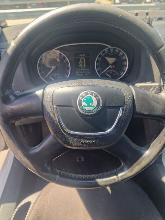 Vând skoda octavia 2011