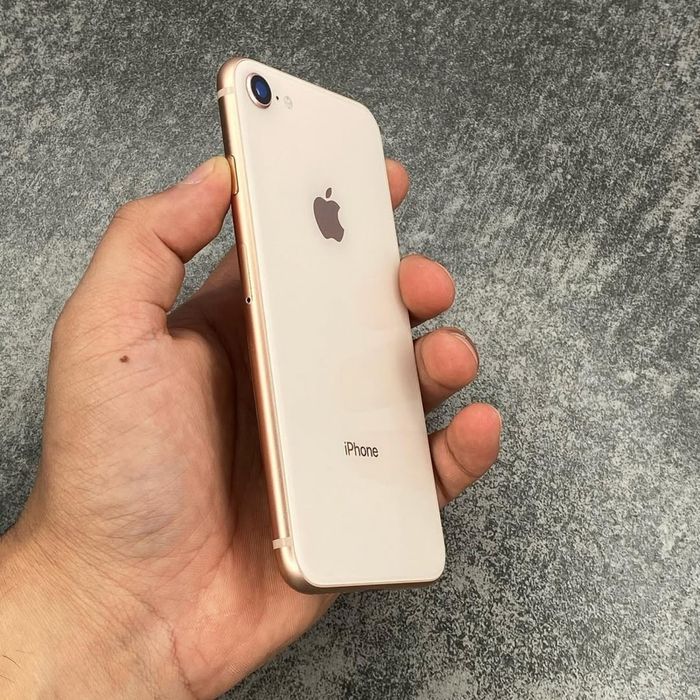 Iphone 8 srochna sotiladi!