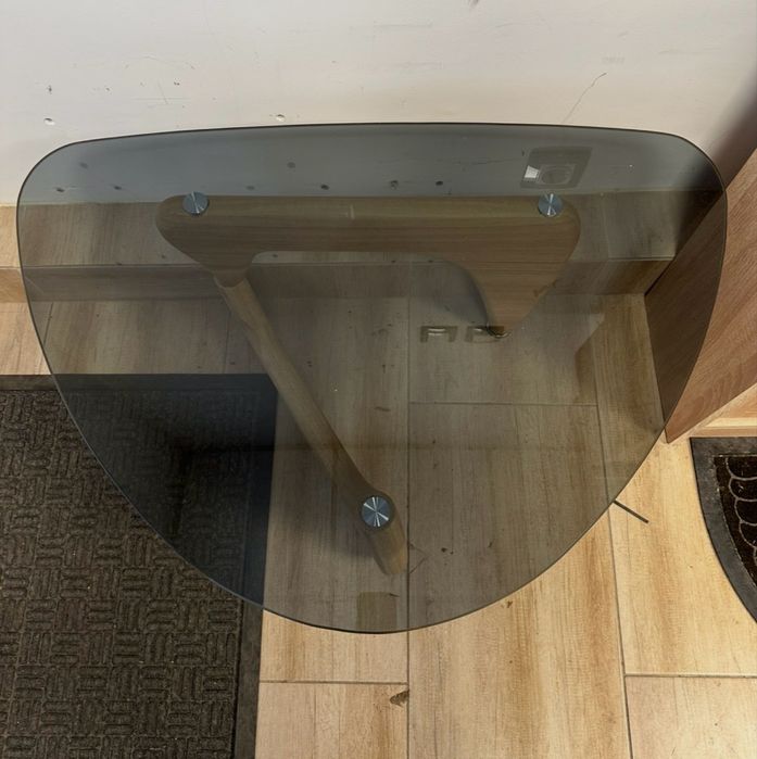 Стъклена маса с дървени крака - 82х57х41