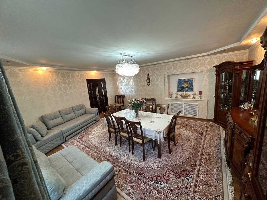 Коттедж. Юнусабад Ц-5, 2,6 соток, 2 этажа, 5 комнат, угловой=