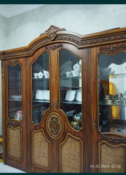 Стенка сотилади меблный