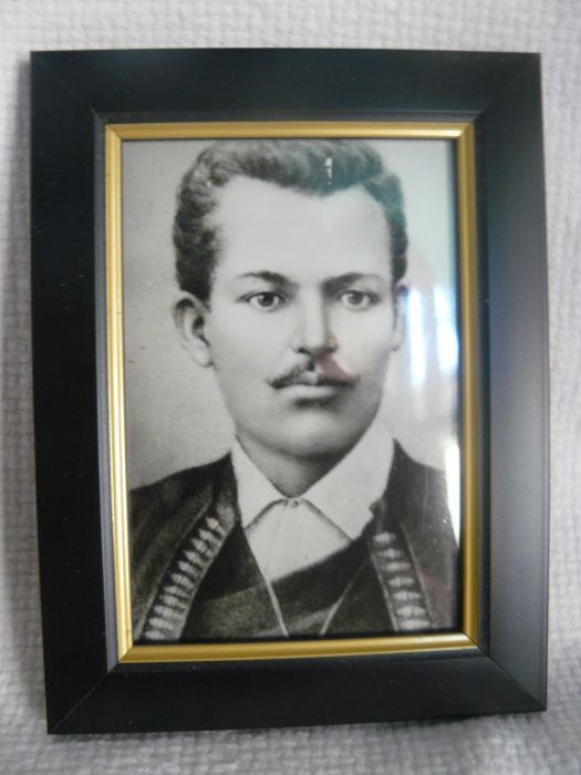 Портрети на възрожденци, революционери, поети, писатели