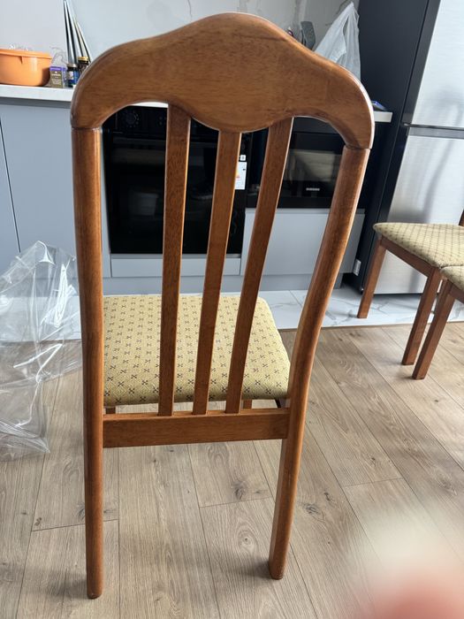 Продам комплект стол с 4 стульями