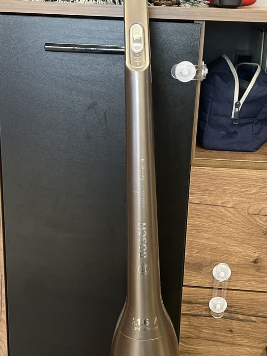 Вертикална прахосмукачка Bosh