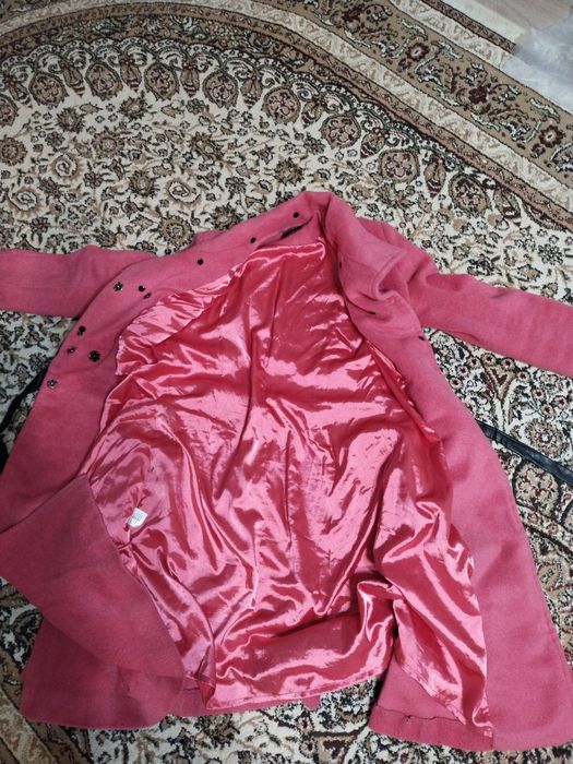 Продам пальто малиновое