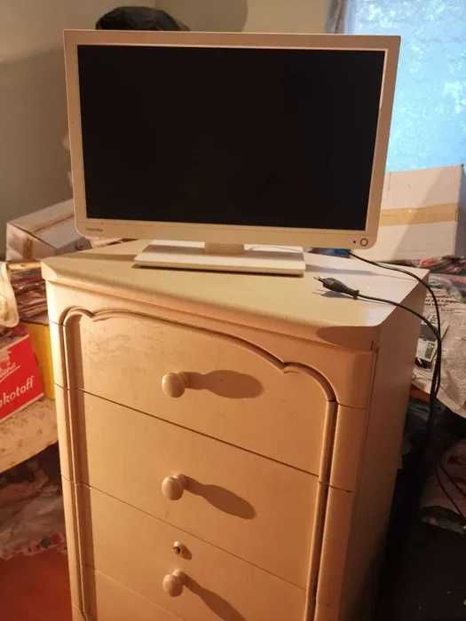 Televizor LCD  L TOSHIBA alb model 22L1334G, 56 cm