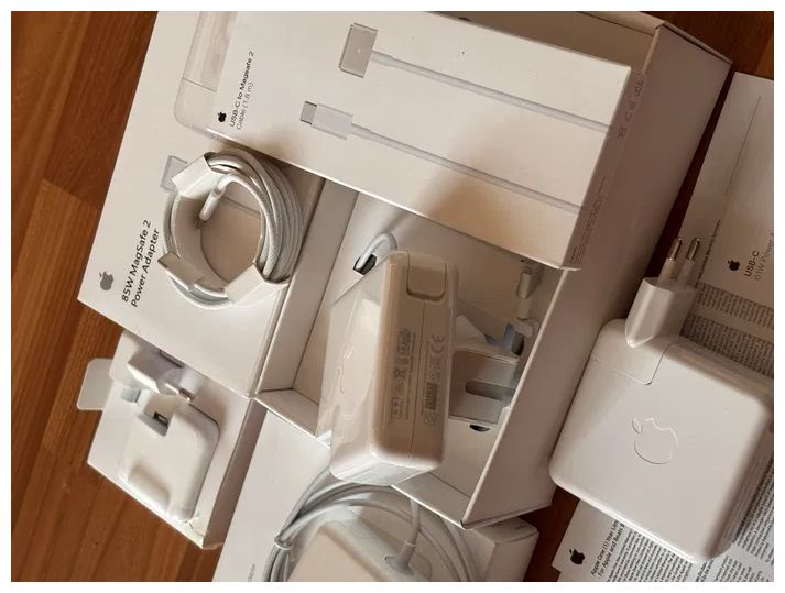- от MacBook - зарядка, блок питания, щнур макбука