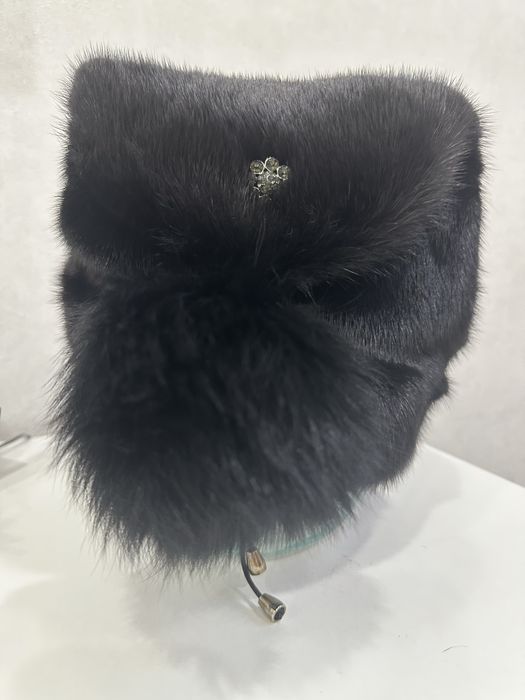 Продам норковую шапку цвет черный бриллиант