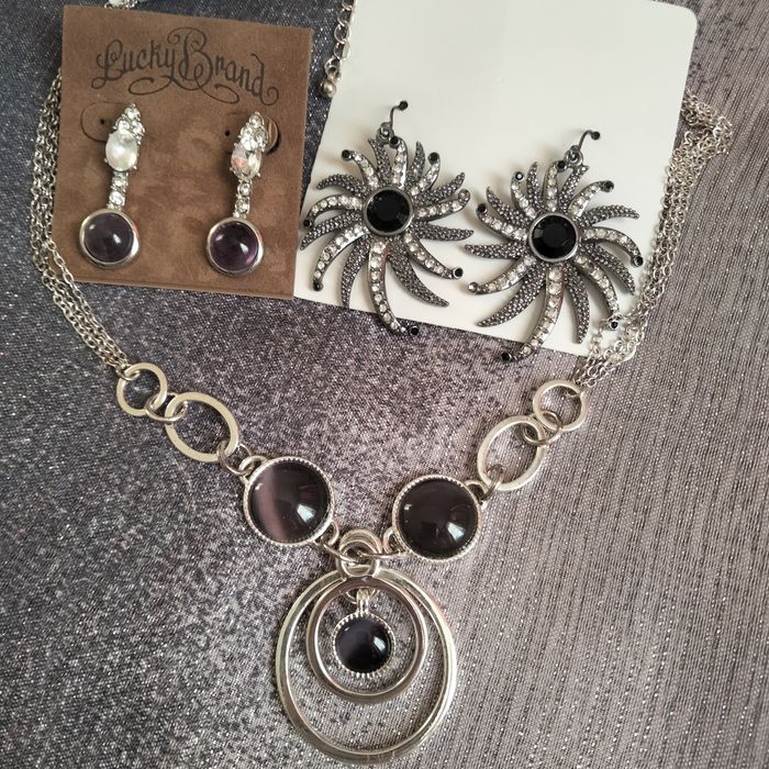 Продам набор , бижутерия.