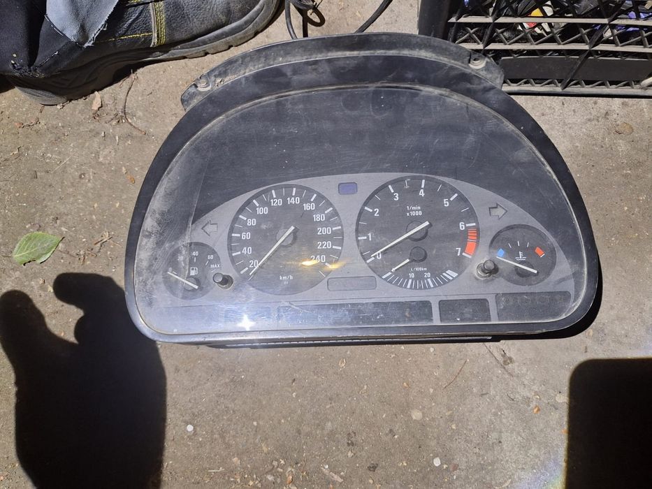 Продам щиток bmw e38