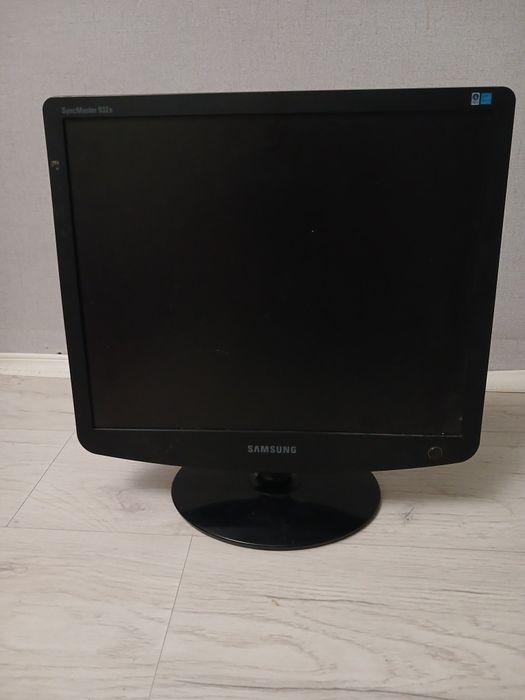 Монитор , производство Самсунг. Чёрный