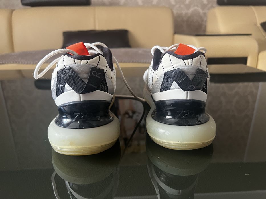 Nike Air Max 720-818