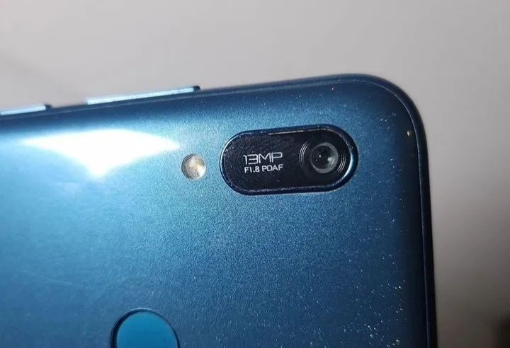 Huawei y6 2019 смартфон