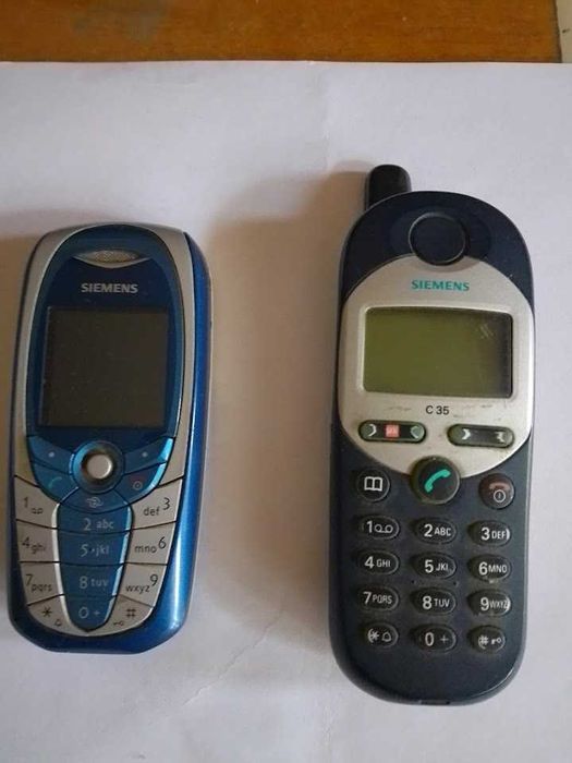 Продавам два броя телефони Сименс.
