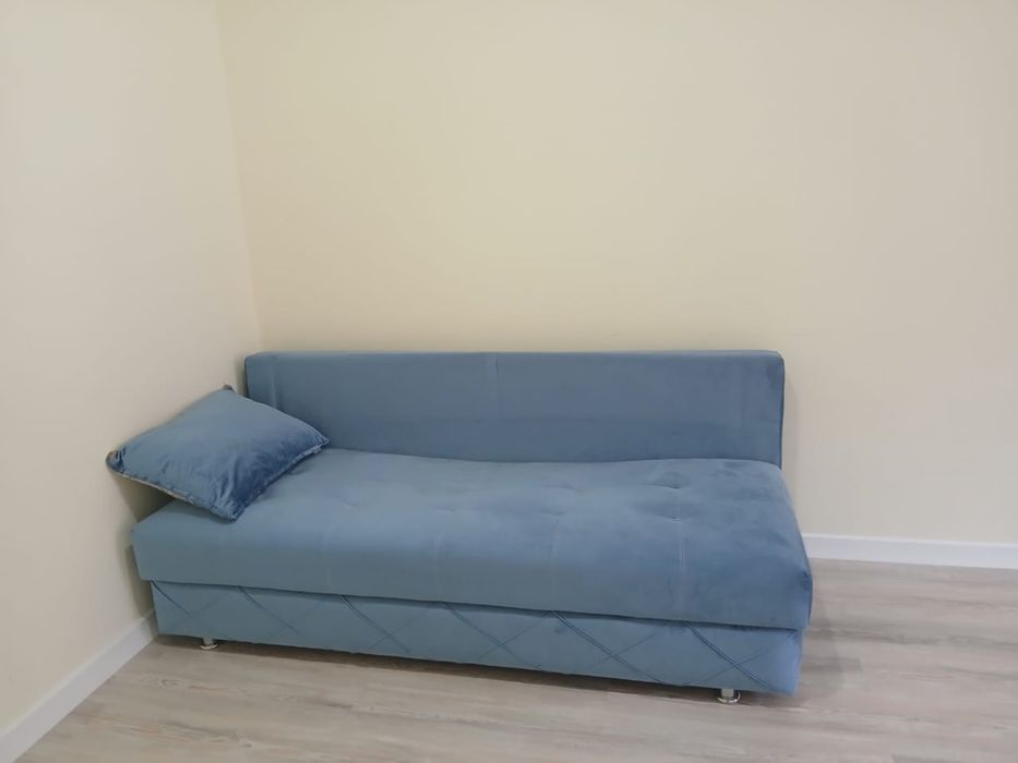 Диван (в хорошем состоянии)