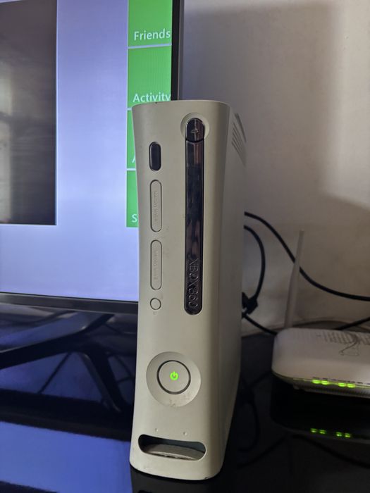 Xbox 360 modat, hdd 60 gb + mai multe jocuri
