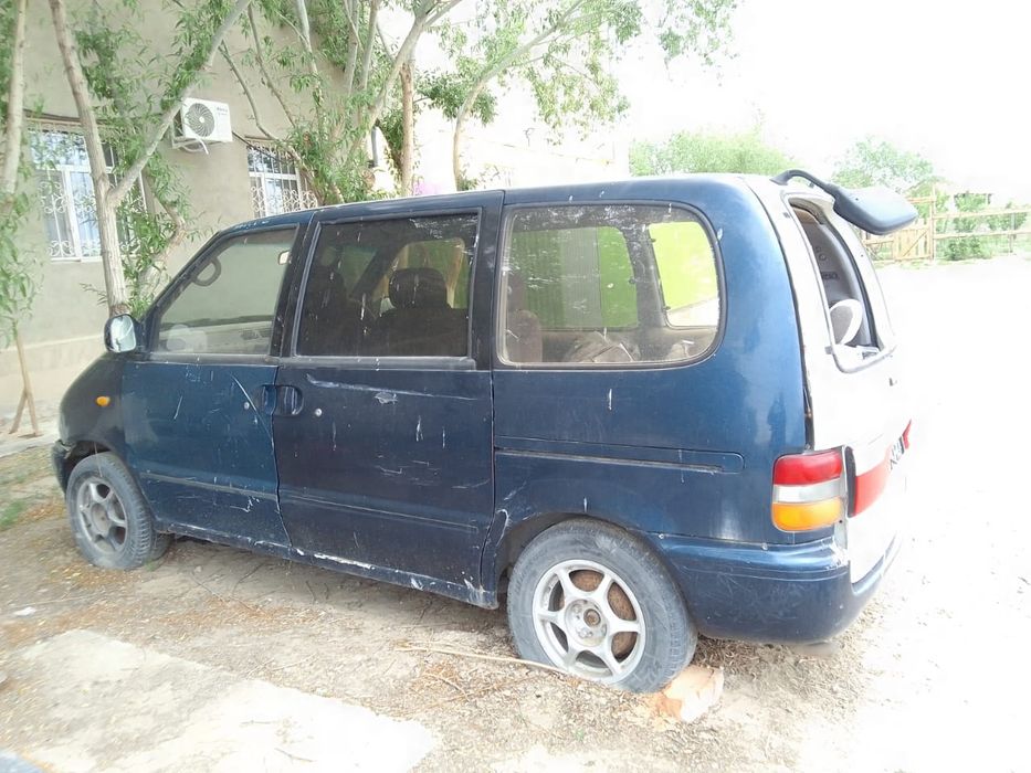 Продаю NISSAN Serena 1997