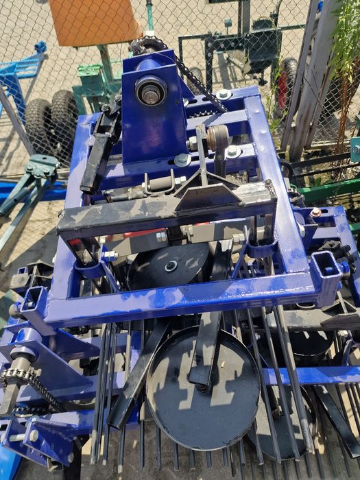 Masina de recoltat scos cartofi ceapa usturoi motocultor