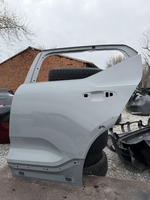 Врата Volvo XC40 2018 год.-