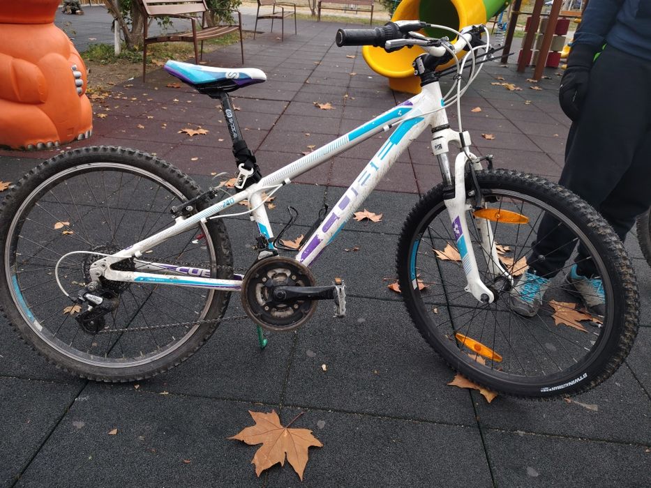 Bicicleta cube 240