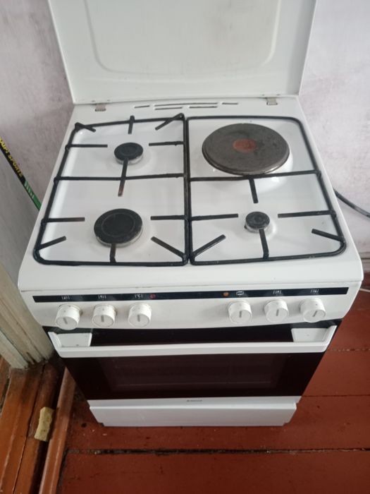 Продаётся газ плита духовка срочно