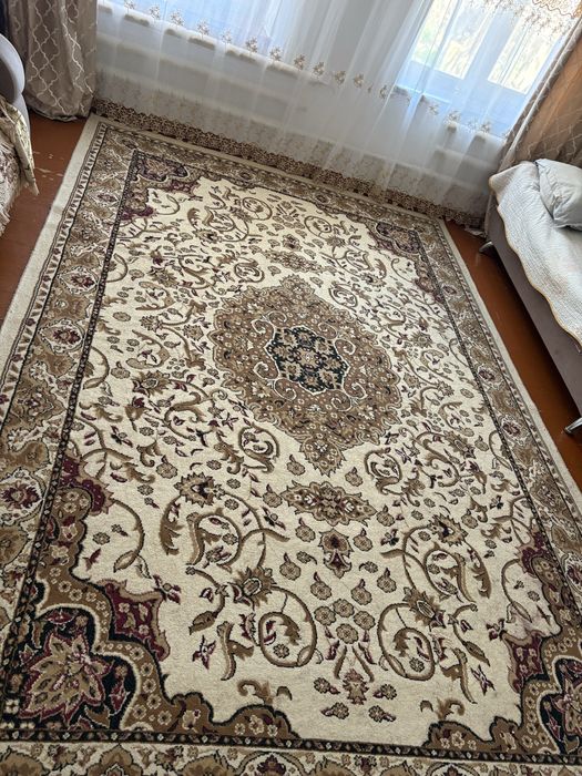 Ковер ,б/у по низкой цене