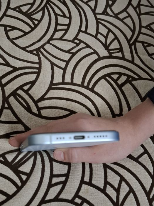 ПРОДАМ iPhone 15