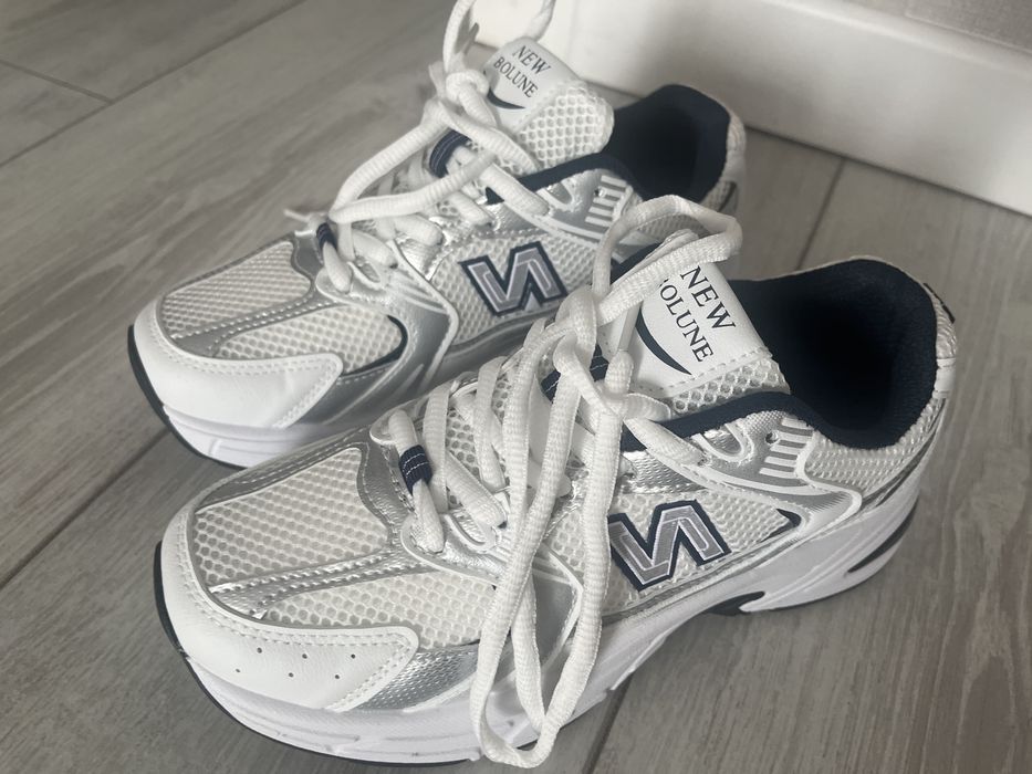 Кроссовки новые