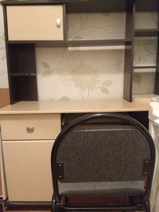 Продам стол компьютерный