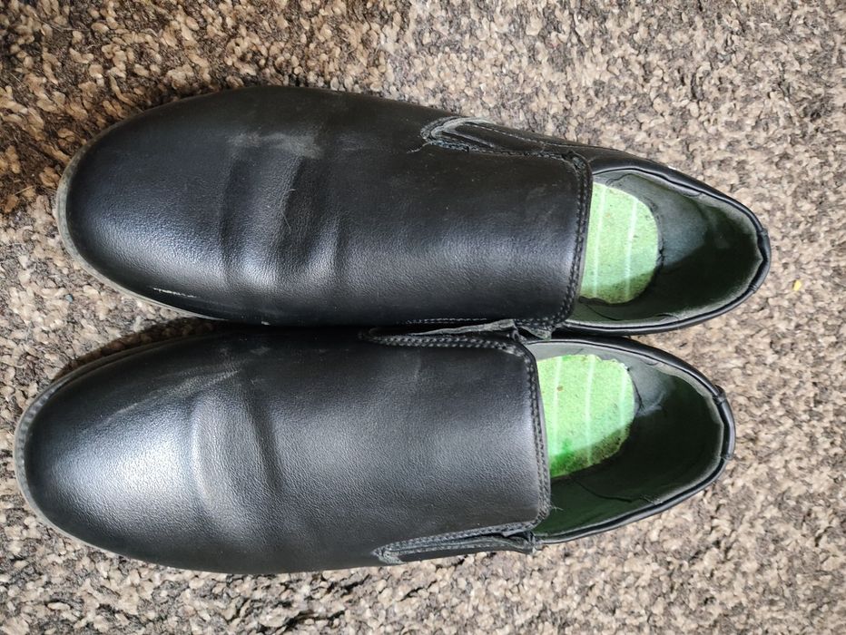 Продам туфли на мальчика размер 37