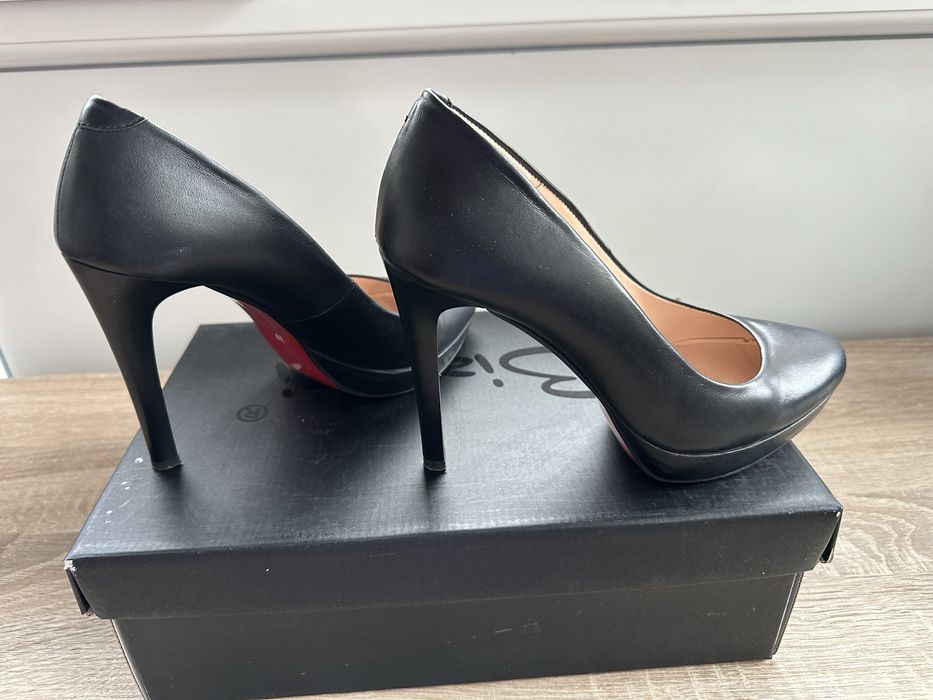 Черни обувки от естествена кожа на висок ток