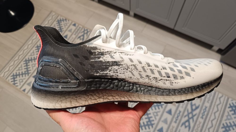 Adidas Ultraboost 45 ca noi 180 ron