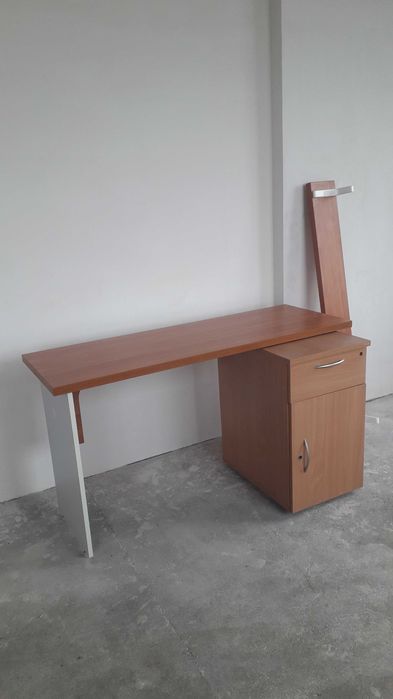 Стол, тумбочка ,полка