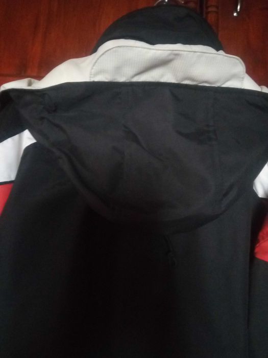 Geaca barbateasca, material impermeabil
