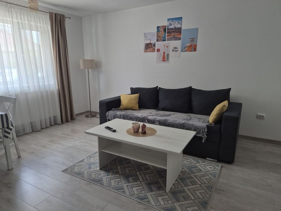 Închiriez apartament 2 camere cu living openspace