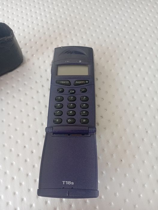 Телефон СССР ЕРЕКСОН Т 18 С. Чехлом