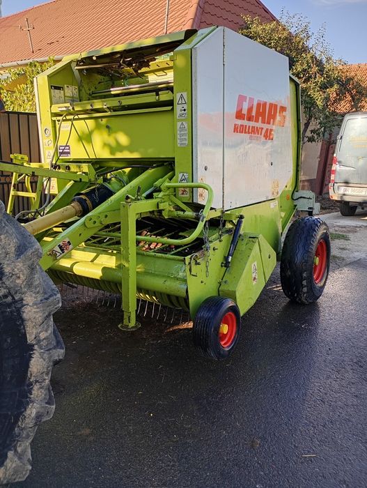 Presa baloți rotunzi Claas Rollant 46 Krone plasa