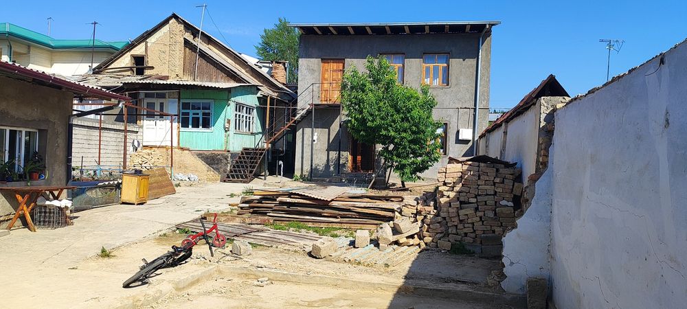 Qibray magarajda 5 sotix karobka hovli oshxona sanuzel tayyor