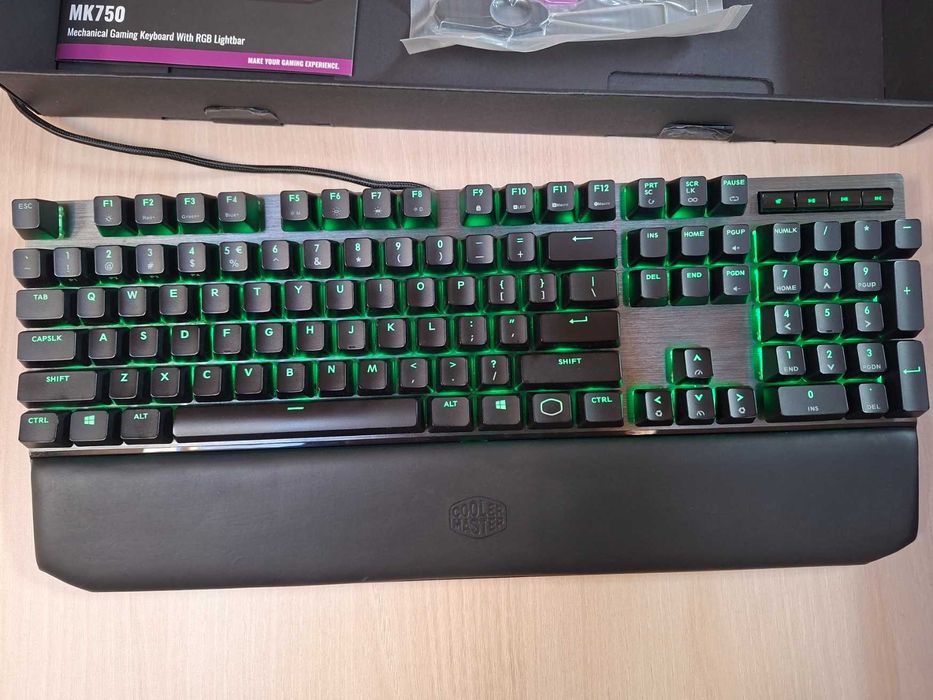 Нова геймърска клавиатура - Coolermaster MK750 RGB Cherry MX Brown Tactile Mechanical Keyboard