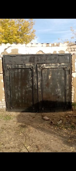 Продам гаражные ворота 2 шт